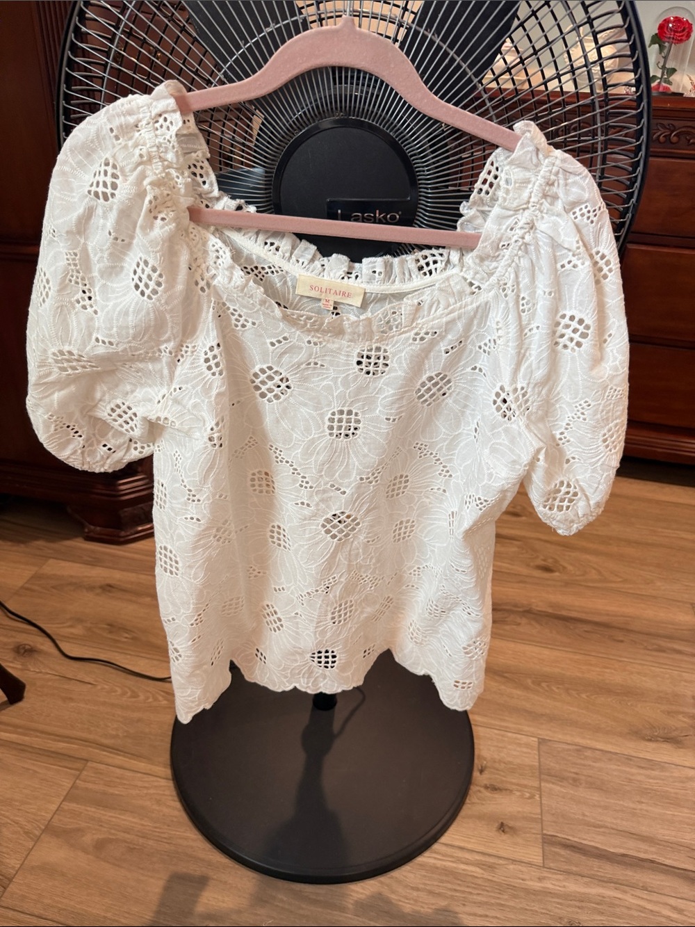 Solitaire White Eyelet Puff Sleeve Top